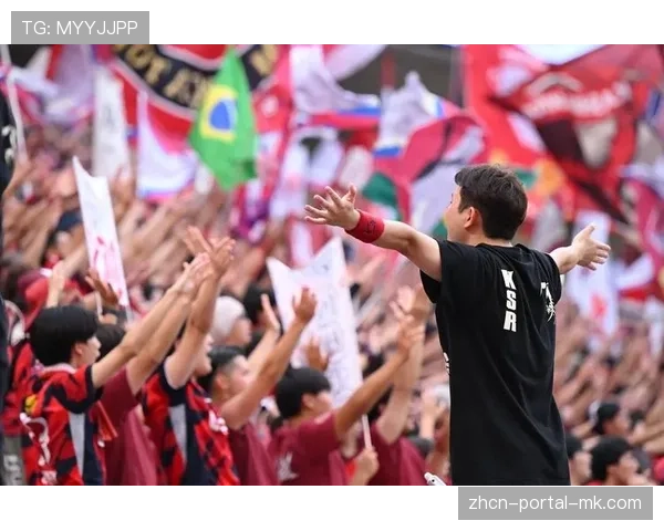 镜头记录:尼斯主场球迷在球队确保欧冠资格后集体起立鼓掌十分钟